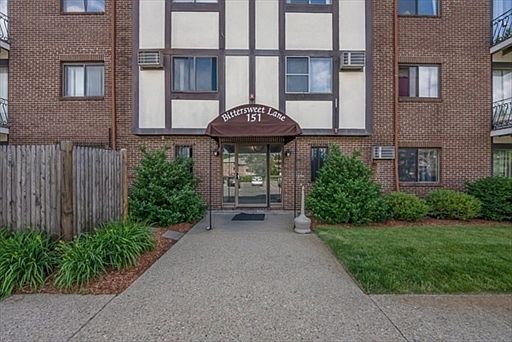 2nd image of 151 Bittersweet Ln #2015