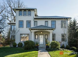 162 Montgomery St, Glencoe, IL 60022