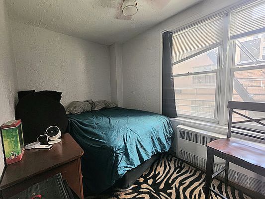 3rd image of 320 E 35th St APT 2A