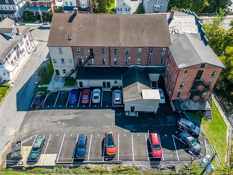 Student Housing 5 bedroom House Available Now & 2026-2027 School Year! — Photo 9