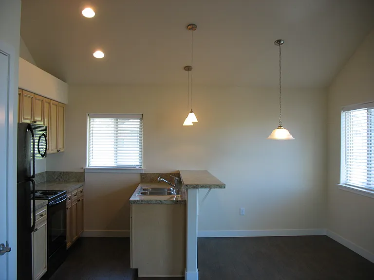 91 Newcomer St — Photo 9