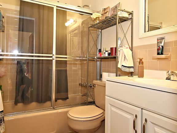 3rd image of 217-1 Gainsborg Ave