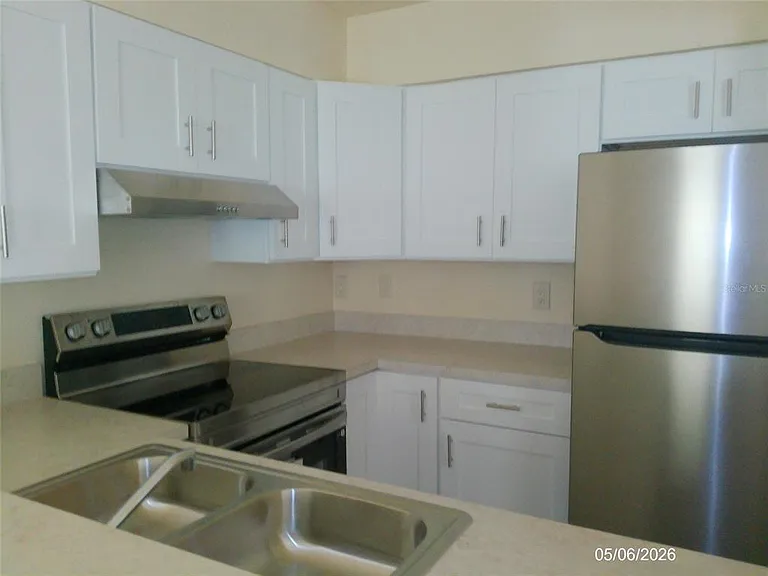 920 W Carole St — Photo 3