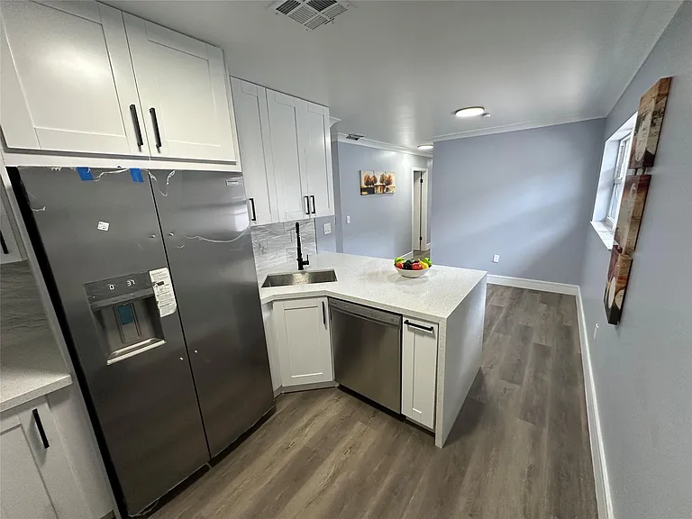 814 SW 12th Pl — Photo 6