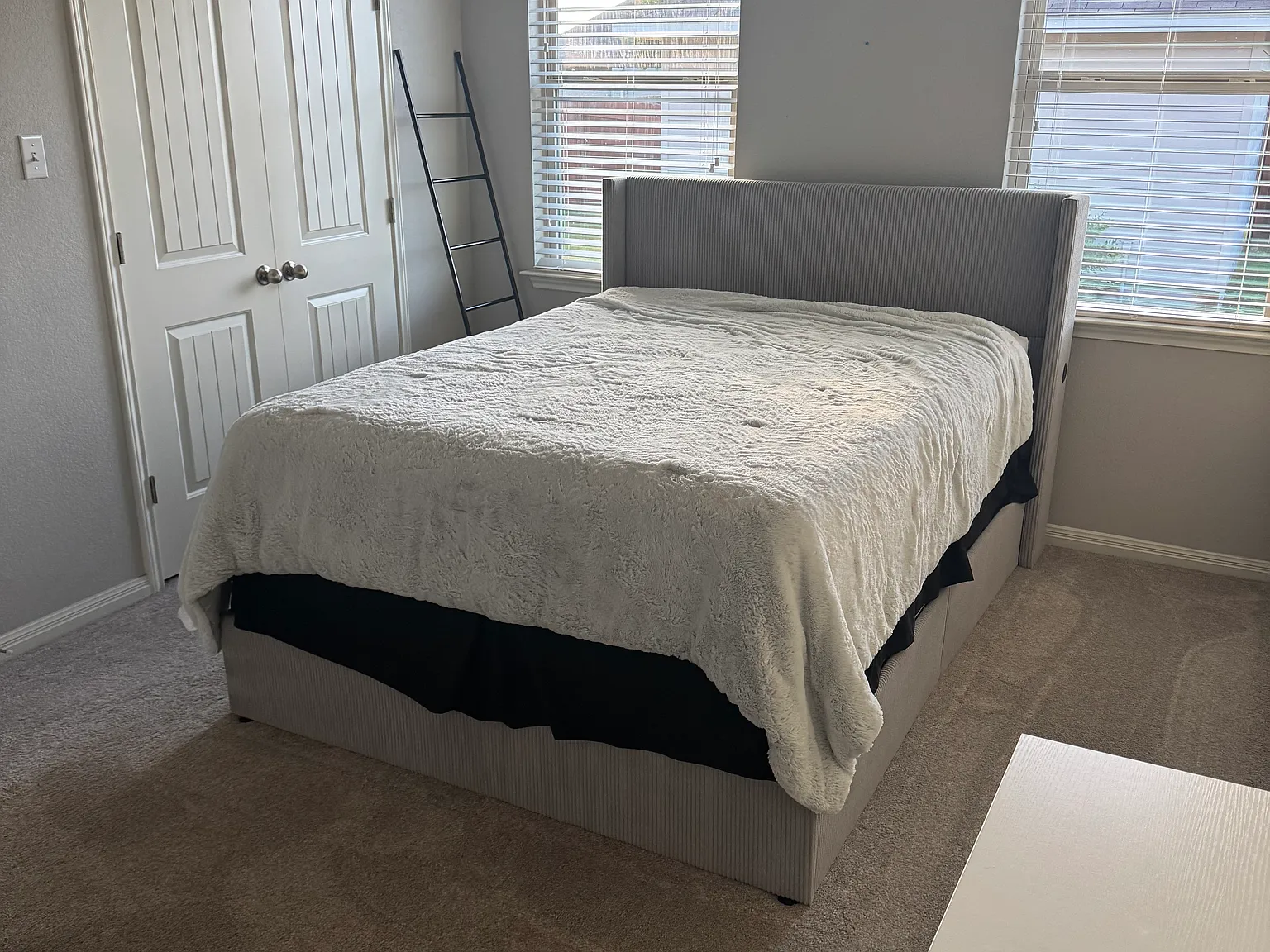 3 bed, 1100 sqft, $850 — Photo 2