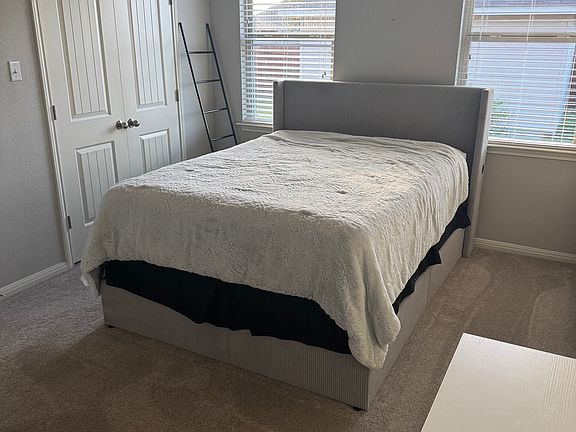 2nd image of 425 Star Thistle St