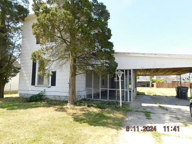 215 E Commerce St photo 1