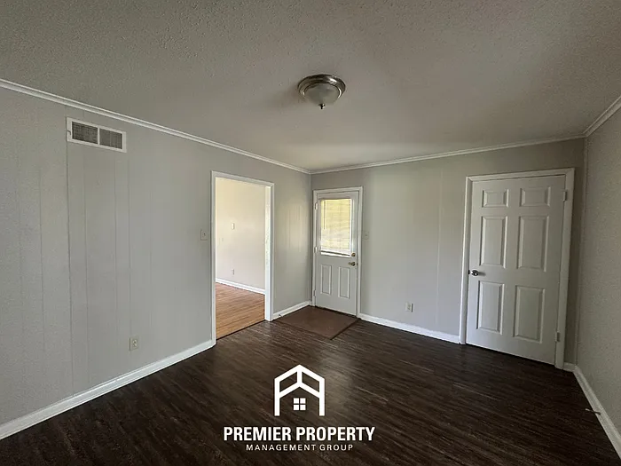 5101 Rolling Fields Dr — Photo 4
