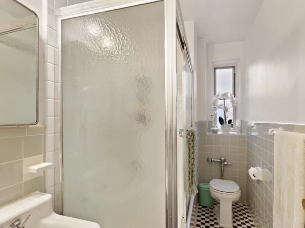 800 Grand Concourse image 6 of 7