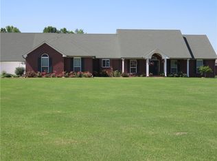 1734 Nixon Rd, Lavaca, AR 72941