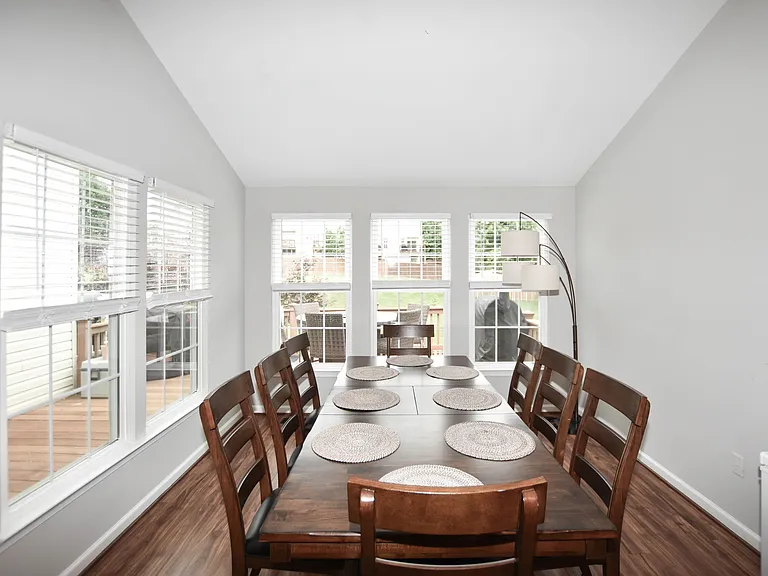 109 Shirley Sq SE — Photo 15