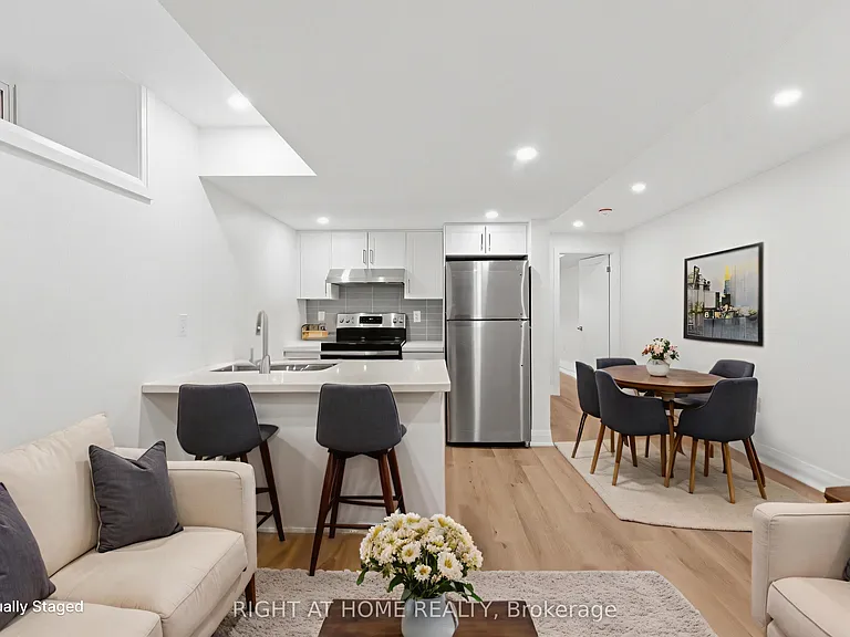 187 Oak Ave — Photo 2