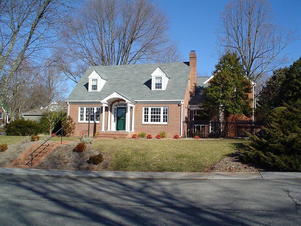 Beautiful home, prestigous neighborhood 