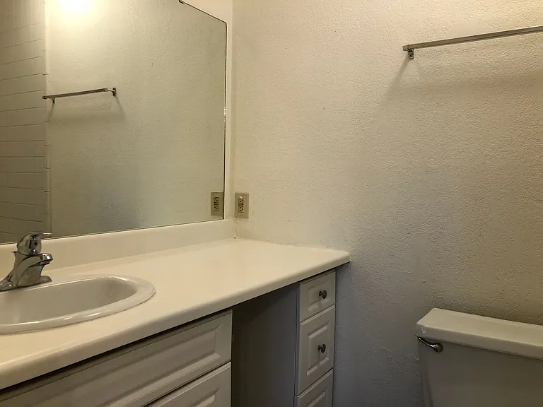 208 E Denton Dr — Photo 20