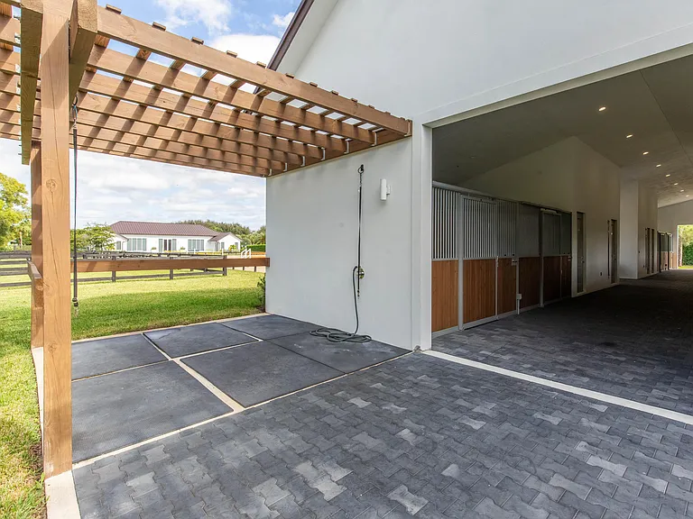 2889 Appaloosa Trl — Photo 39