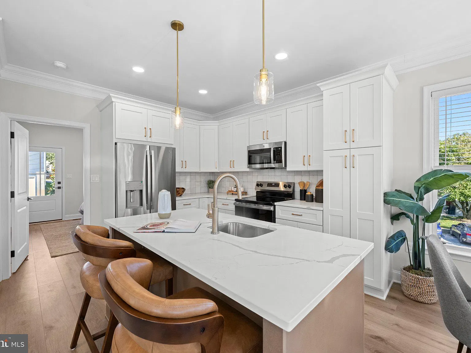 2 bed, 2.0 bath, 1450 sqft, $2,900 — Photo 2