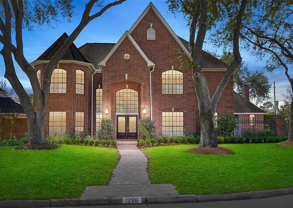 1st image of 1206 Rose Fair Dr