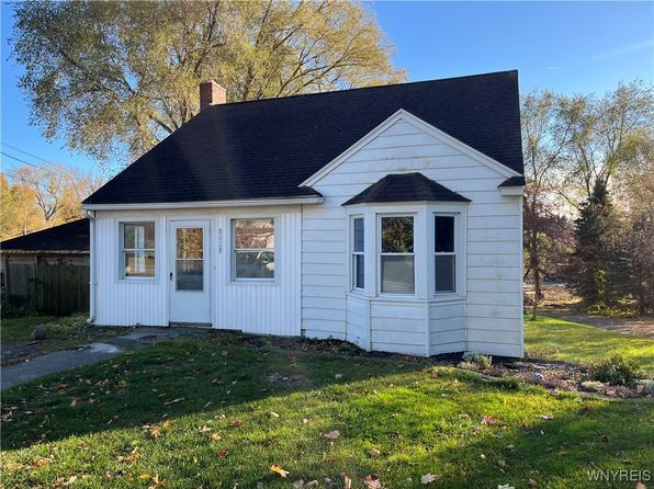 8028 Ridge Rd, Gasport, NY 14067