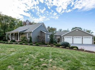 404 Trayfoot Rd, Grottoes, VA 24441