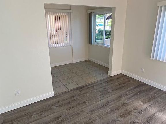 3rd image of 454 Orange Ave #454