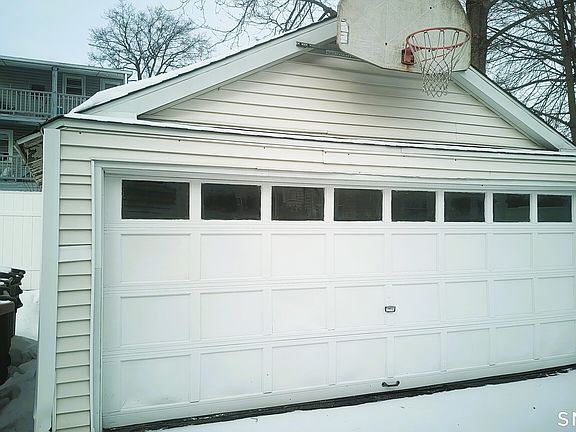 3rd image of 656 Cove Road