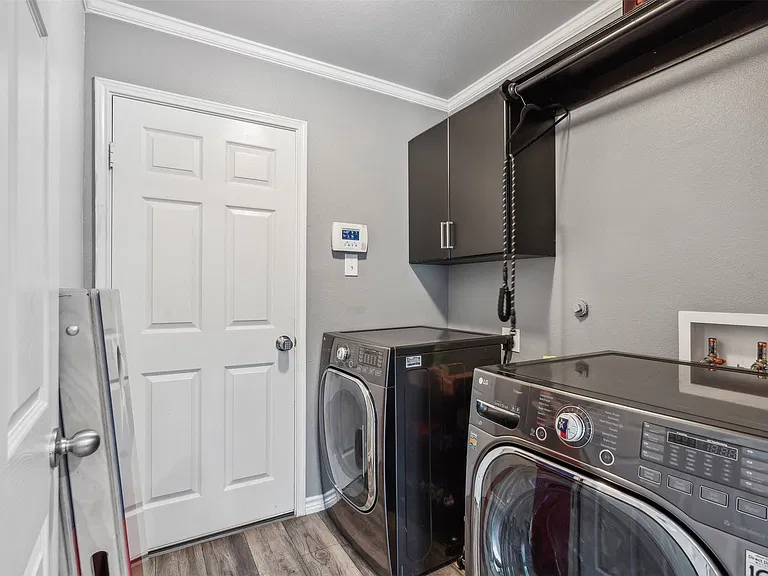 Seperate Utility Room!