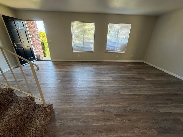 149 Patricia Ln — Photo 4