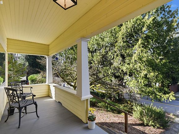 3rd image of 5850 SW Vermont St