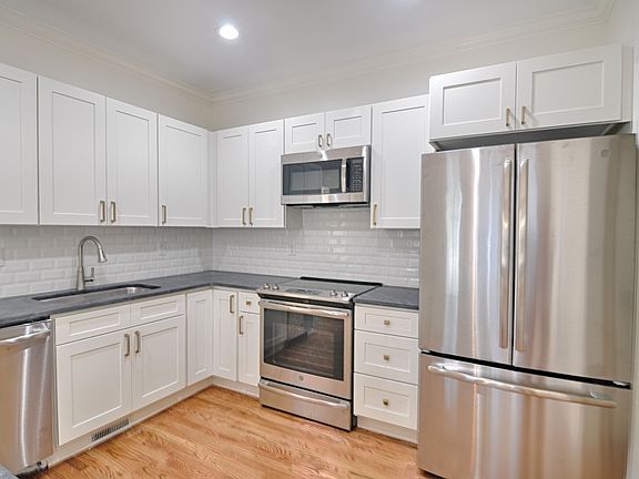 2nd image of 2068 Carriage Way