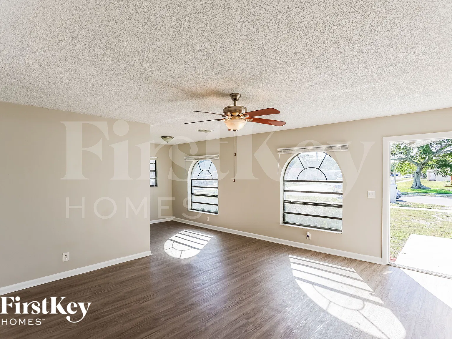 4 bed, 2.0 bath, 1513 sqft, $2,520 — Photo 4
