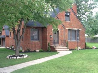 9750 Snow Rd, Parma, OH 44130