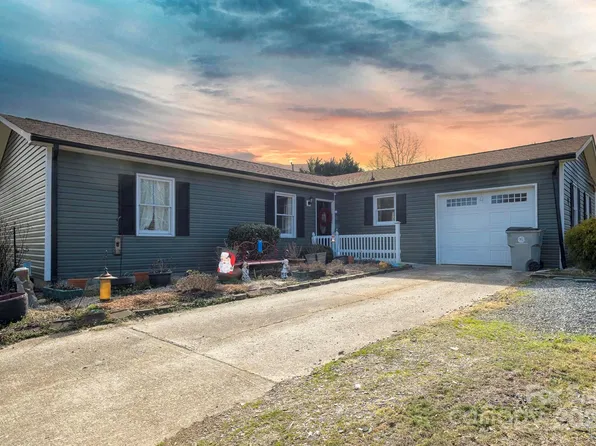 803 Southside Ct, Lenoir, NC 28645