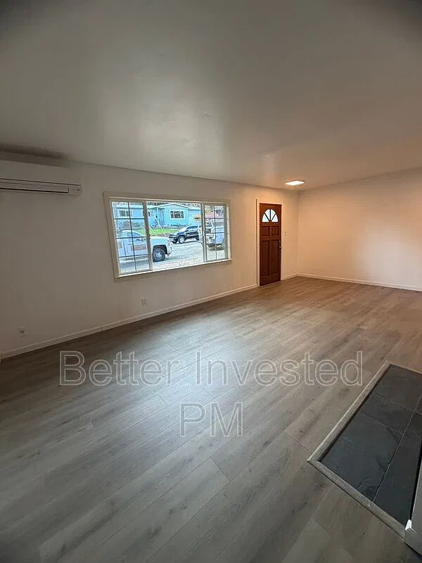 4 bed, 2.0 bath, 1575 sqft, $2,650 — Photo 2