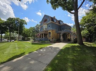 705 W Highland Ave, Elgin, IL