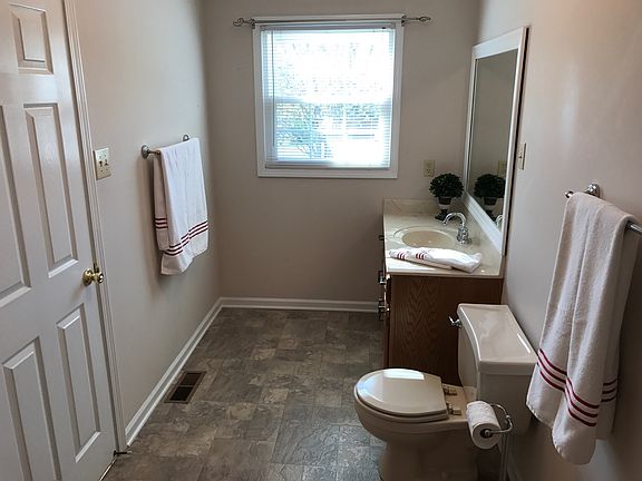 5th image of 1420 Riverstone Dr