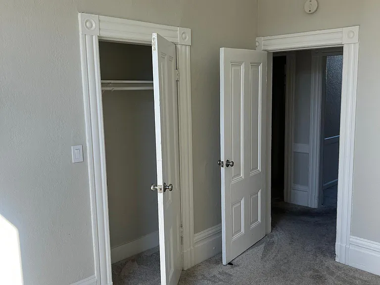 1360 Clarke St #1360 — Photo 8