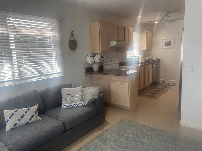 35 Maple St — Photo 8
