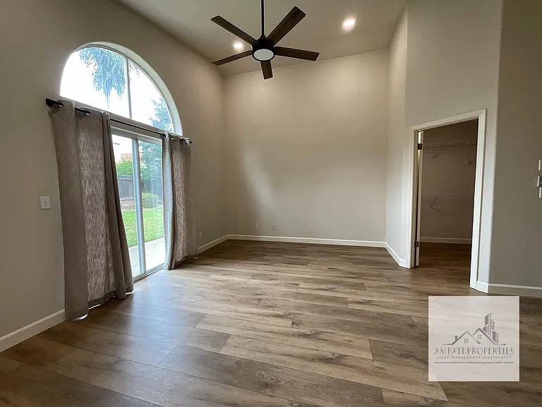 1834 E Lester Ave — Photo 11