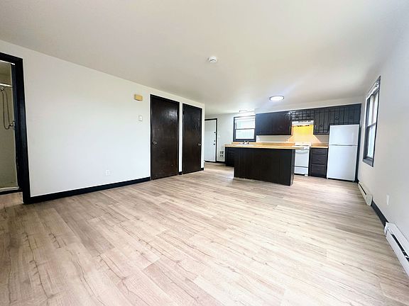 4th image of 842 7th St Back 2