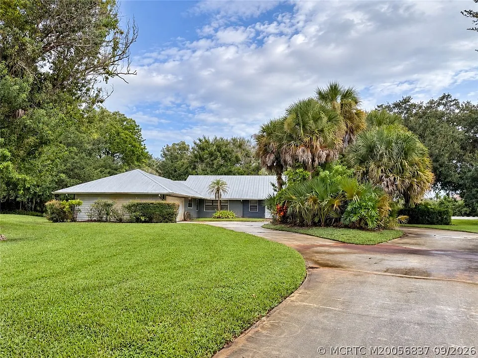 1505 SW Saint Andrews Dr