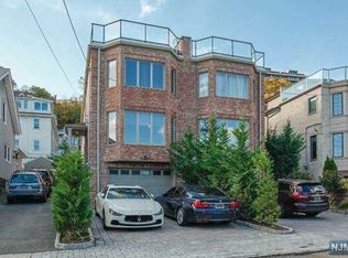 42 Myrtle Ave, Edgewater, NJ 07020