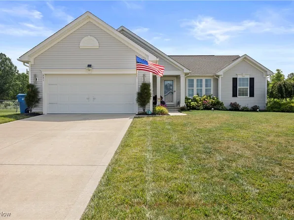 241 Heritage Dr, Wellington, OH 44090