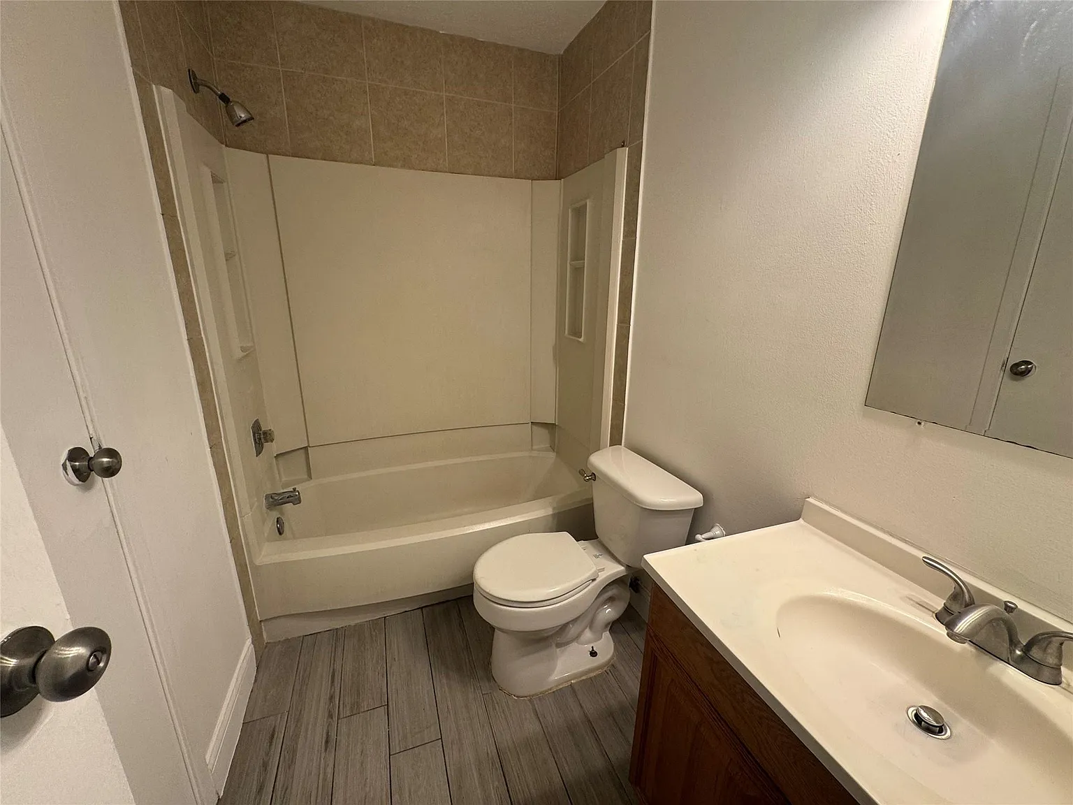 3 bed, 2.0 bath, 1375 sqft, $1,725 — Photo 4
