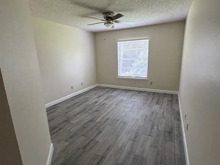109 Reserve Cir #213 — Photo 5