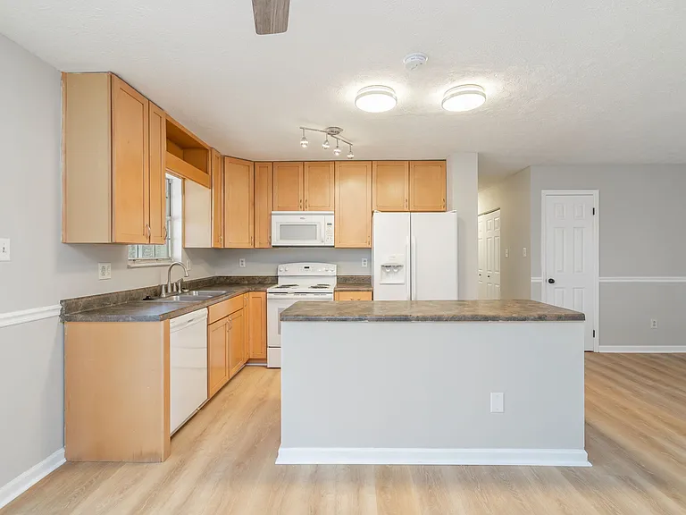 5712 Walden Woods Ct — Photo 10