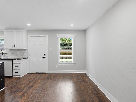 5th image of 6814 Greenhurst St