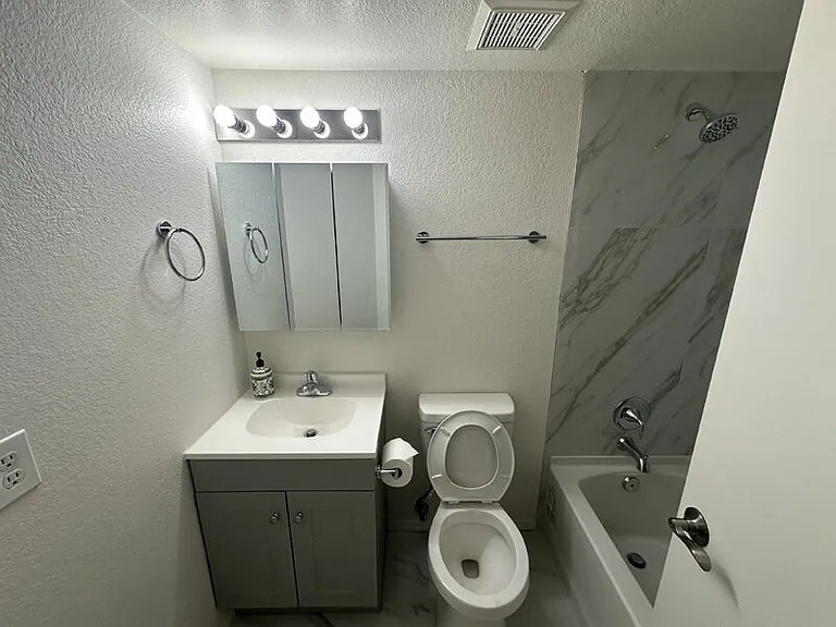 1559 W Mercer Ln — Photo 11