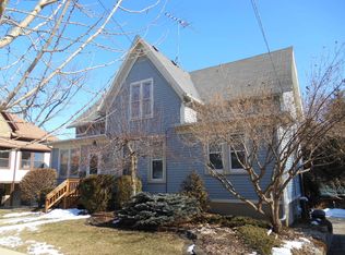 121 Elm St, Elgin, IL 60123