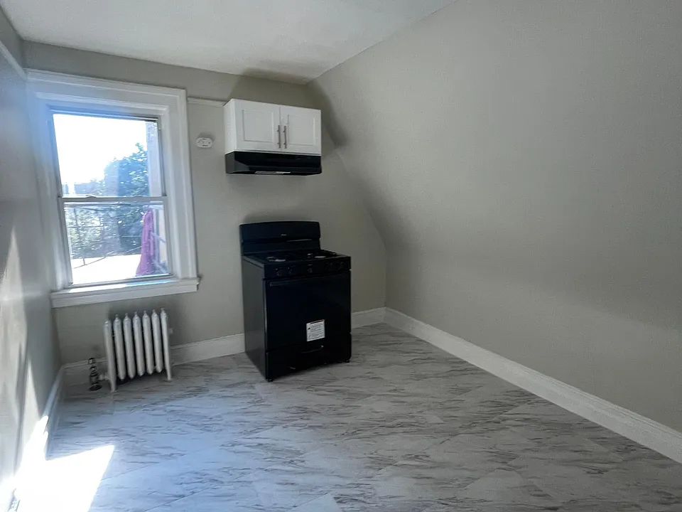413 Summer Ave #2