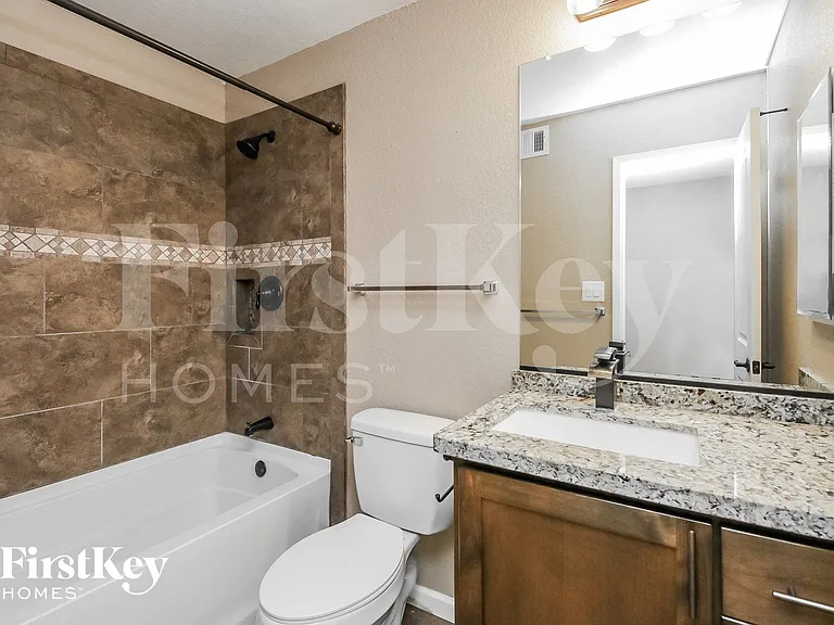 4716 S Kenwood Ln — Photo 14